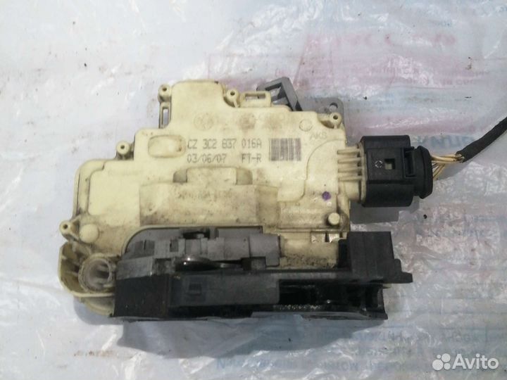 Замок двери Volkswagen Passat B6