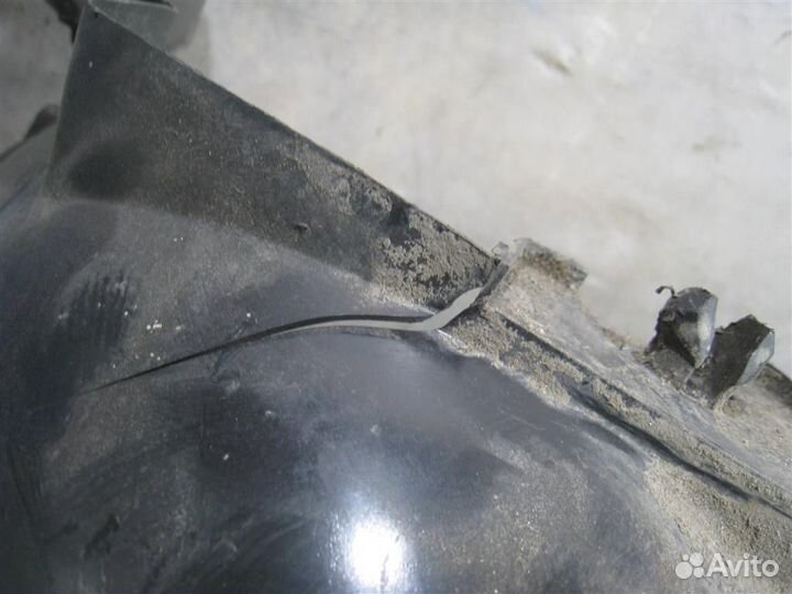 Подкрылок передний левый Renault Sandero 1 (BS11)