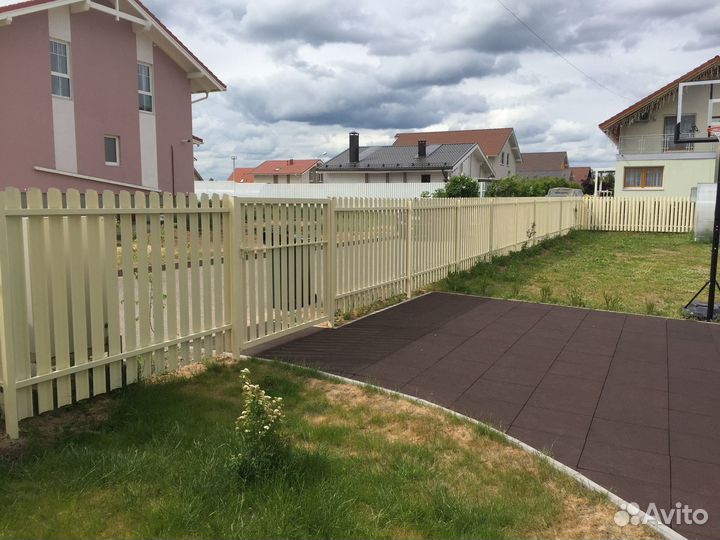 Забор из евроштакетника в наличии