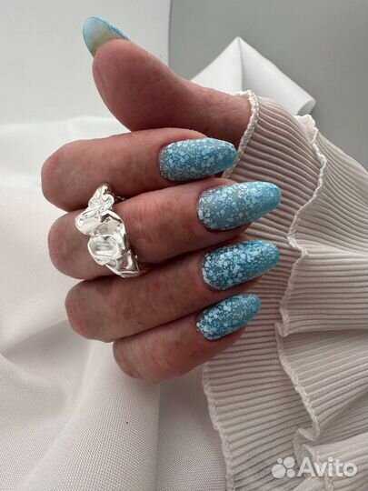 Модель на маникюр