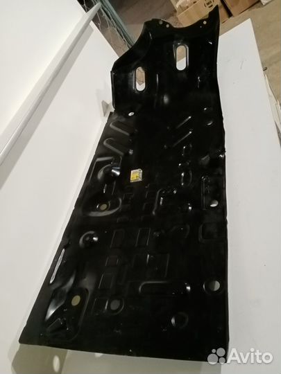 743210011R Панель пола передняя левая Laguna 07-12