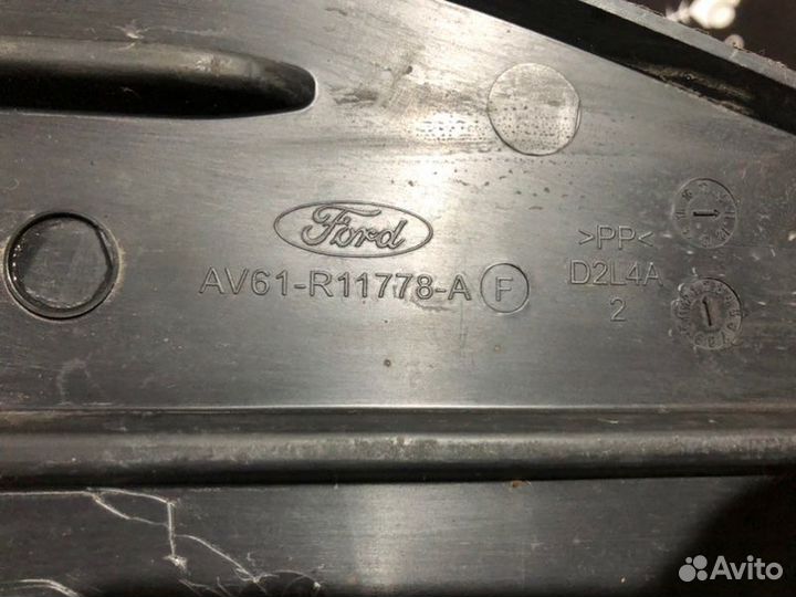 Антигравийная защита днища правая Ford Focus 3