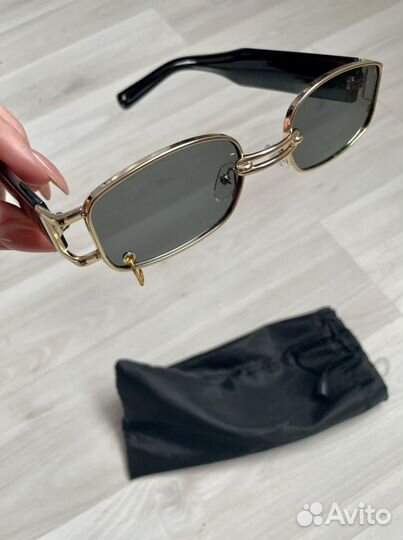 Солнцезащитные очки с сережкой