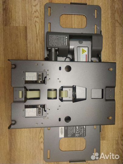 Настенный моторизированный кронштейн