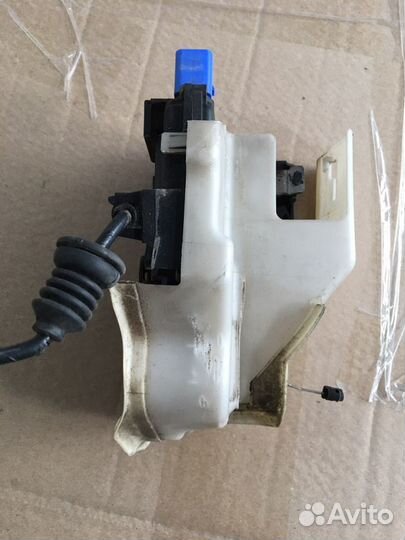 Замок двери Фольксваген Фаэтон (1468)