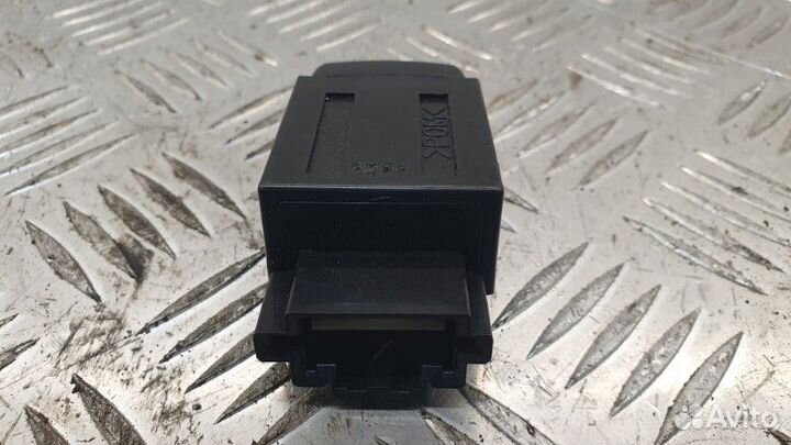 Кнопка парктроника Mitsubishi Chariot Grandis 2.4