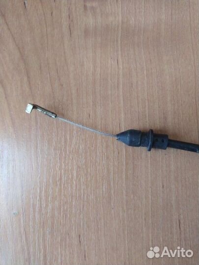 Трос открывания двери передний Volkswagen Passat
