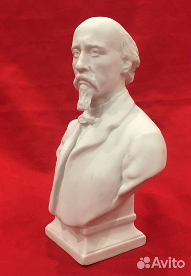 Бюст. Некрасов Николай Алексеевич. СССР