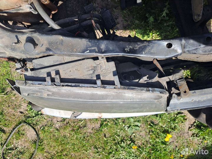 Фара правая nissan п 10