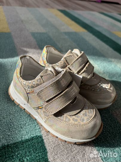 Кроссовки детские 25 размер