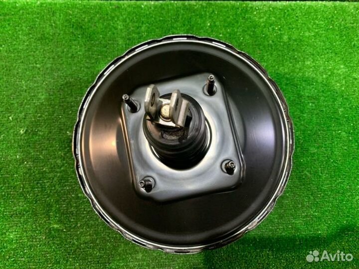 Вакуумный усилитель тормозов Toyota Wish ZNE14