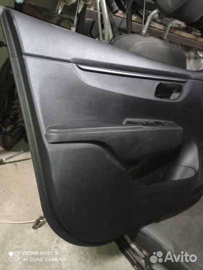 Обшивка двери передняя левая Kia Rio 4 2018