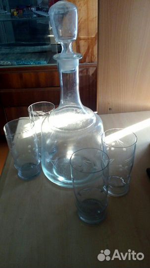 Графин старинный со стаканами