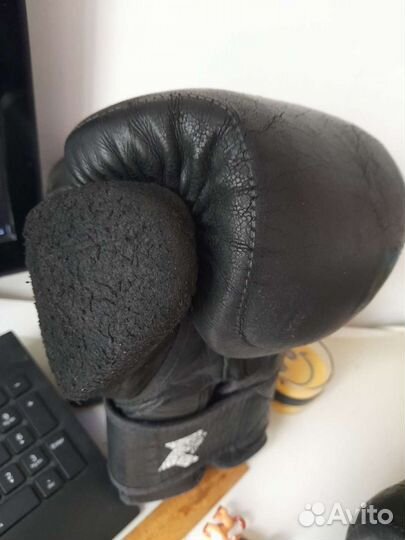 Боксерские перчатки