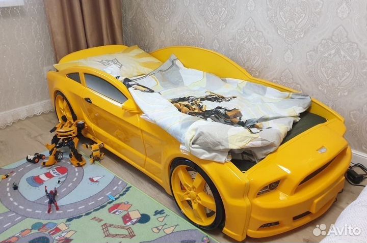 Детская кровать машина