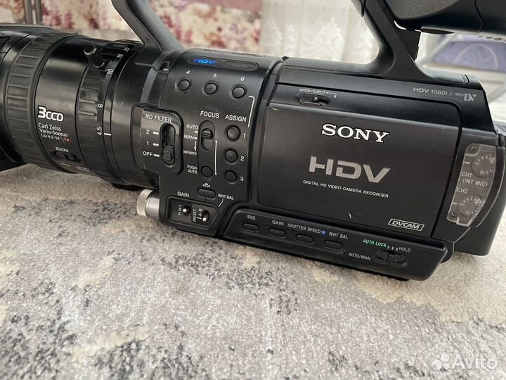 Проффесиональная видеокамера Sony HVR-Z1E