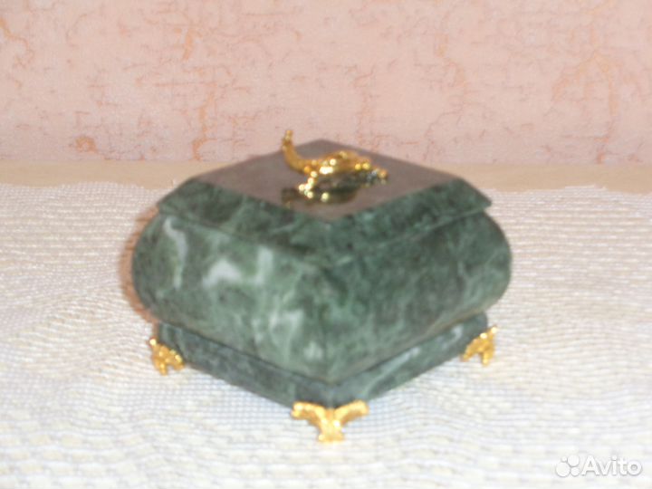 Шкатулка из змеевика