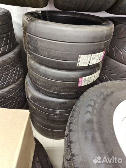 Hoosier Drag Racing Slicks 235/35 R19 и 325/30 R19