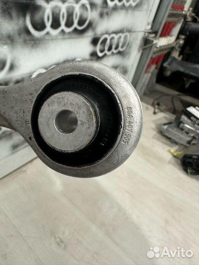 Кулак поворотный левый Audi A8 D5 2020 4M0407695C