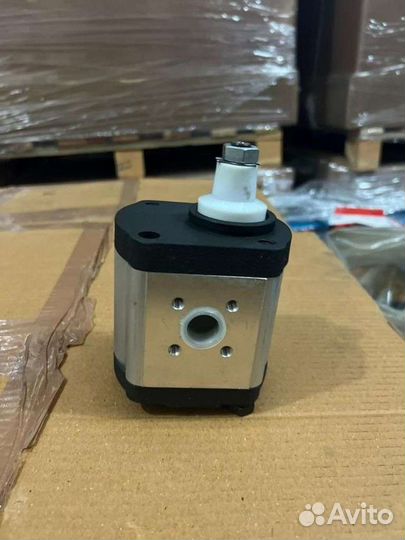 Насос вентилятора Liebherr