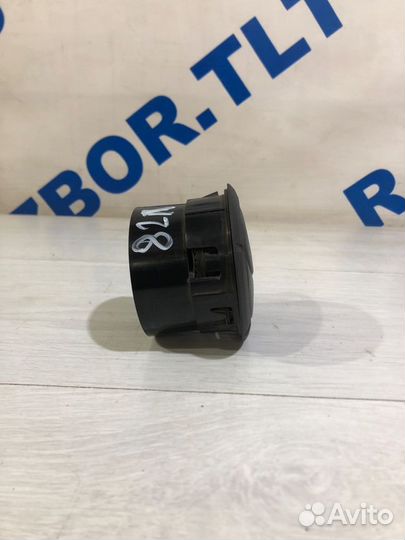 Дефлектор левый renault sandero 1 1.6 мт