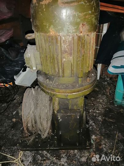 Электродвигатель с редуктором