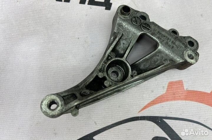 Кронштейн компрессора кондиционера Peugeot 308