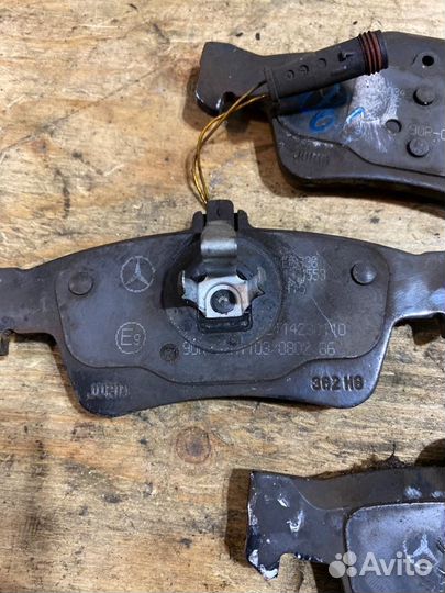Тормозные колодки заднее Mercedes-Benz E-Class