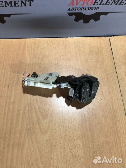 Замок задний правый Nissan Almera N15