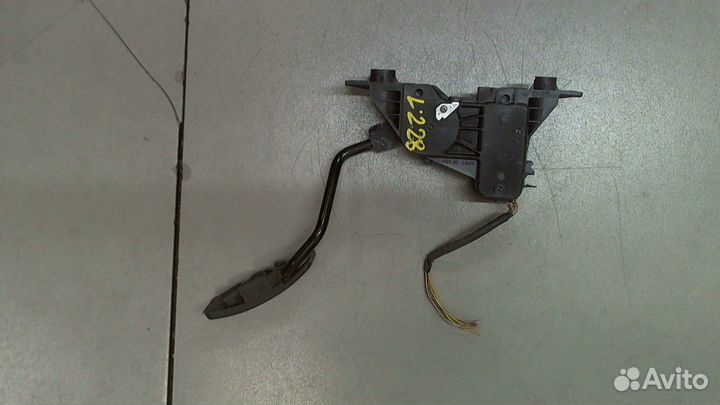 Педаль газа Mitsubishi Galant, 2004