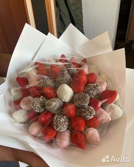 Клубника в шоколаде букеты