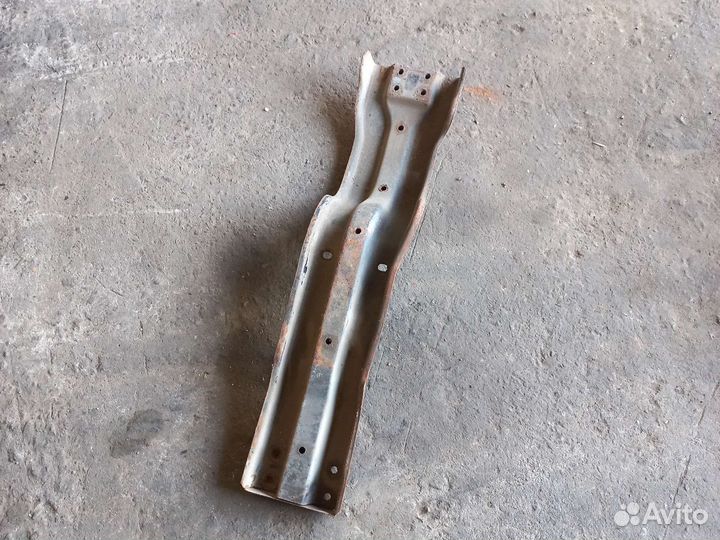 Suzuki балка под коробку 2000-2005 год