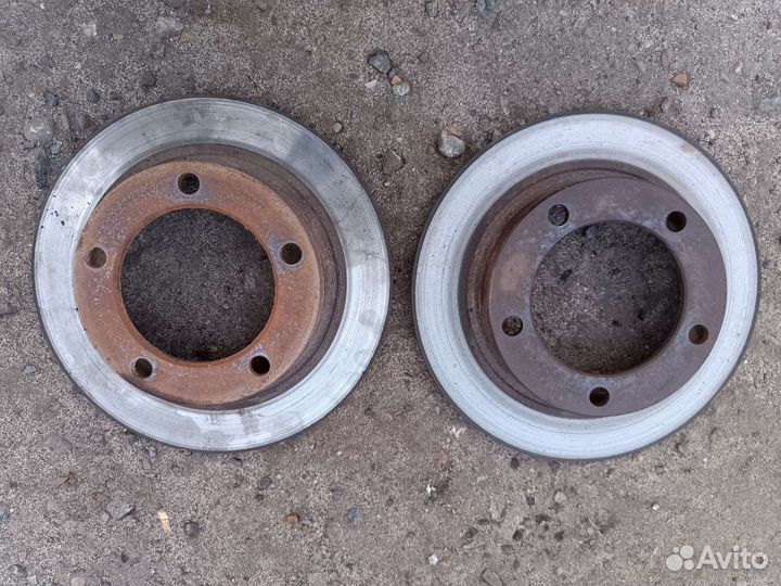 Ступица тормозные диски пружины Нива