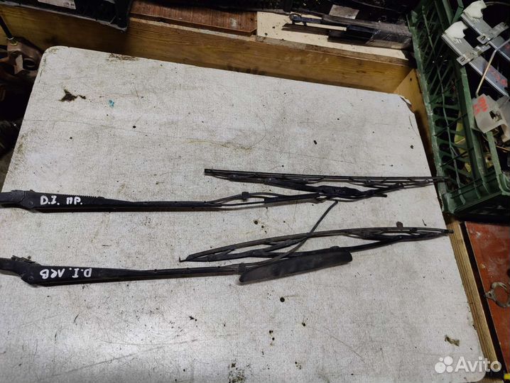 Поводок дворника Dodge Intrepid 1992-1997