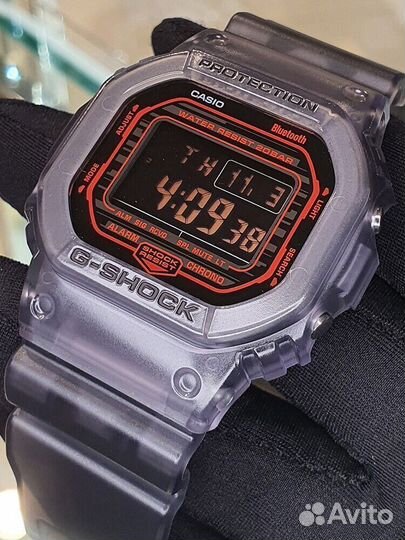 Часы наручные Casio G-Shock DW-B5600G-1E