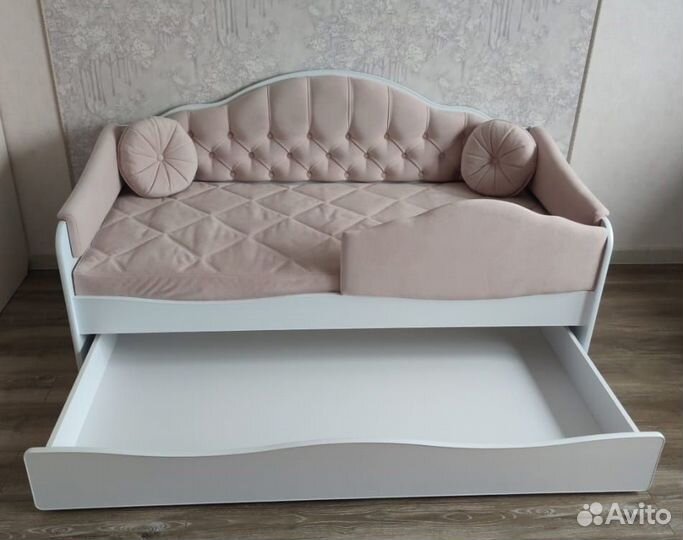 Выдвижная двухъярусная кровать с мягкой спинкой