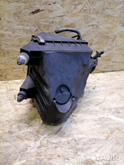 Корпус воздушного фильтра Volkswagen Passat B5+