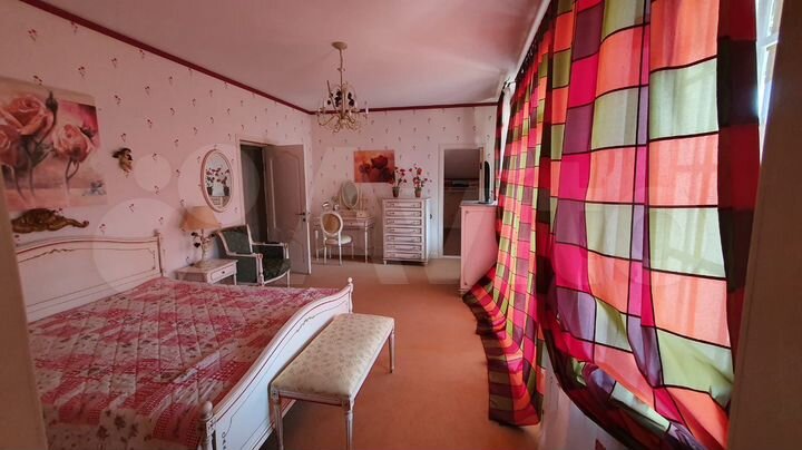 Дом 300 м² на участке 20 сот.