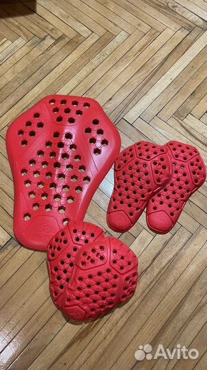 Набор защиты: наколенники, налокотники и для спины