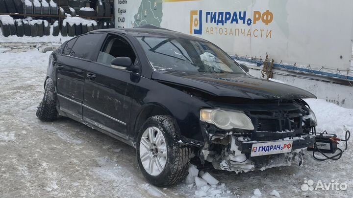 Накладка на порог наружная правая Volkswagen Passat (B6) 3C0853856A