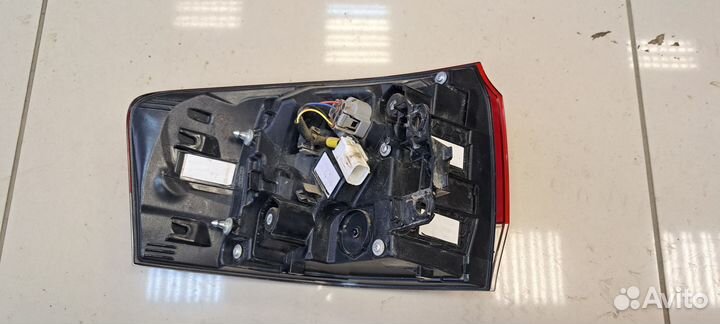 Фонарь задний правыый Toyota Land Cruiser 300