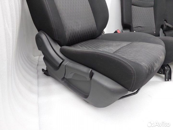 Сиденья комплект Nissan X-Trail T32 MR20DD 2019