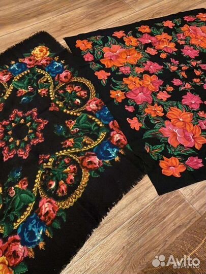 Женский платок черный с цветами 80*80