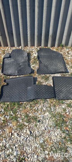 Автомобильные коврики резиновые