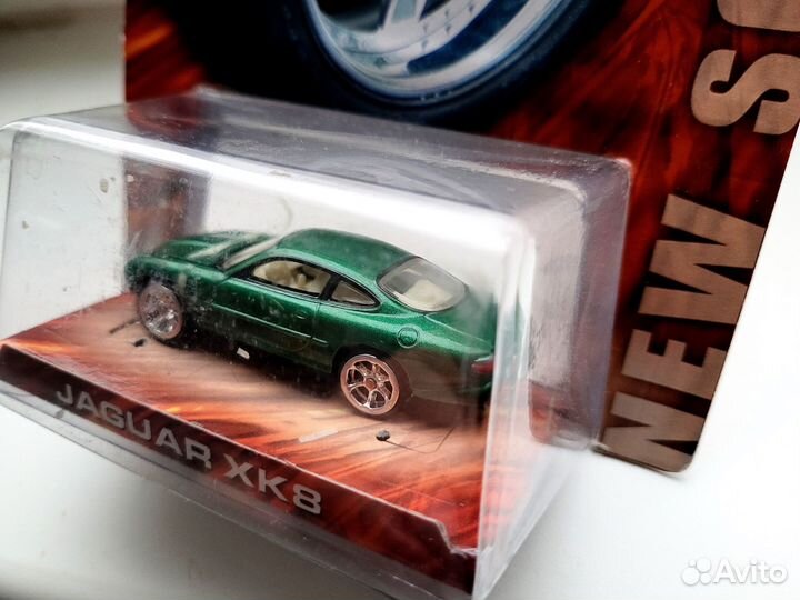 Hot Wheels Whips Cadillac Escalade и Jaguar XK8