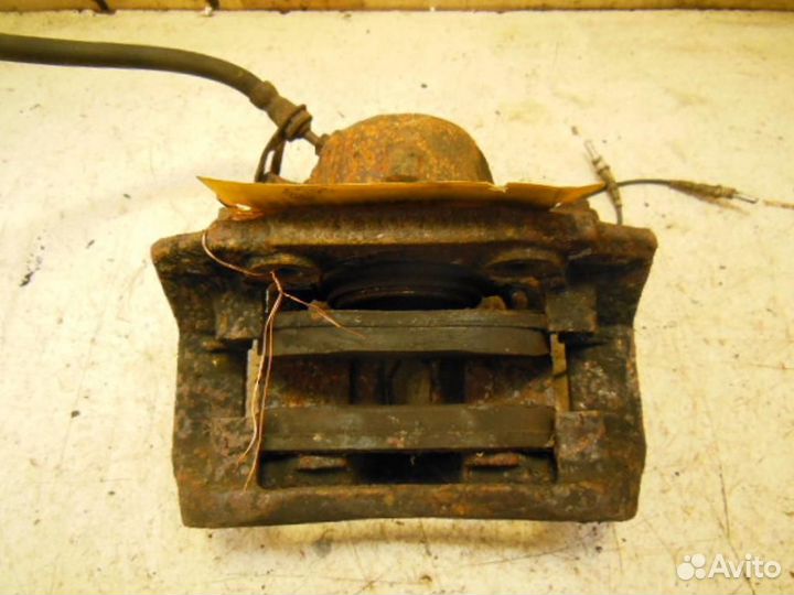 Суппорт передний левый Peugeot 406