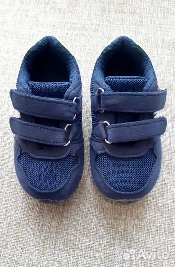 Дктские кроссовки 22р