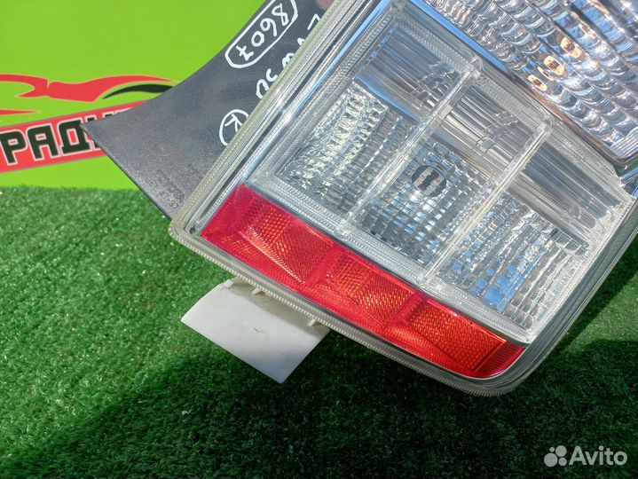 Фонарь toyota ZVW35,ZVW30 prius