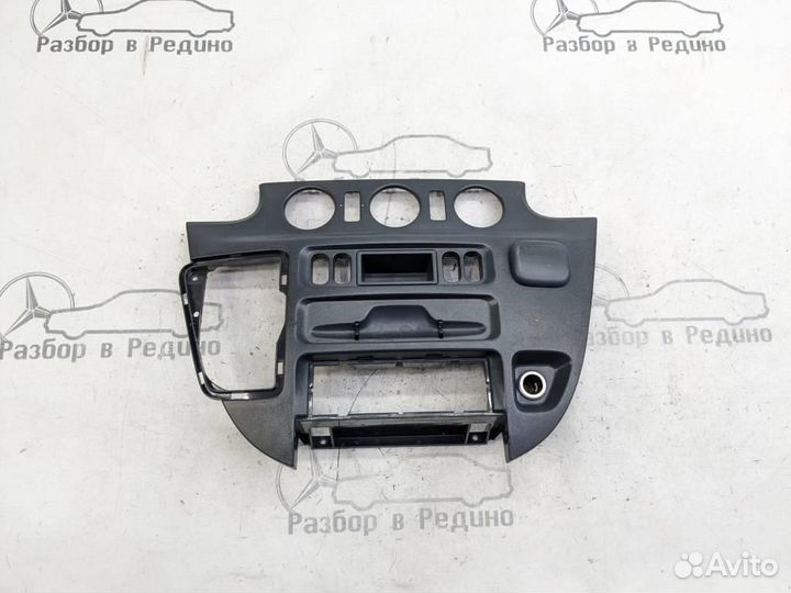 Накладка торпеды w901 Sprinter 611.981