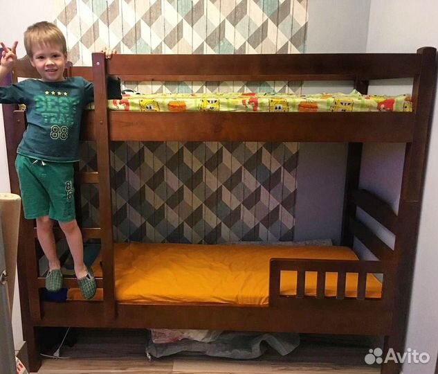 Двухъярусная кровать